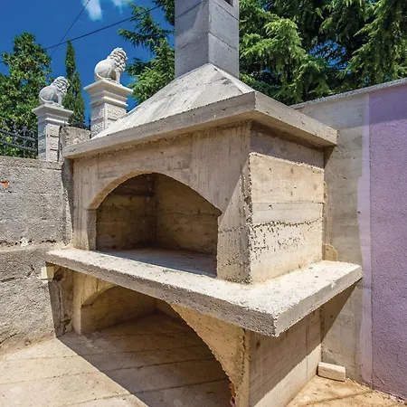 Apartamento Amazing In With Wifi Kostrena